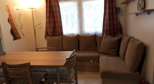 Bungalow With 3 Bedrooms in Valrasplage, With Shared Pool, Terrace and Wifi - 1 km From the Beach, Book Hotel Hoteller i Sérignan-Plage med pool, Swimmingpool