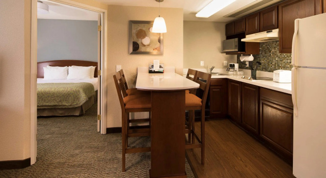 Двухместный люкс с 2 комнатами Staybridge Suites Monterrey San Pedro by IHG
