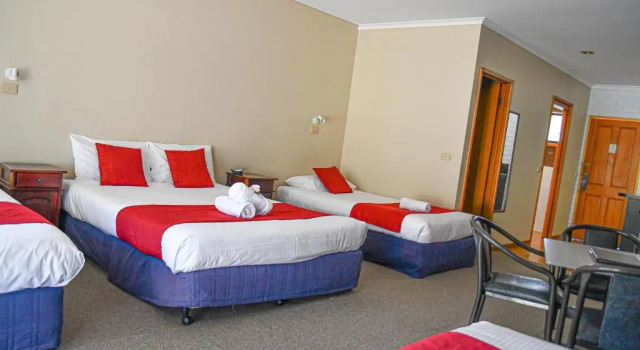 Четырёхместный номер Comfort Barooga Country Inn Motel