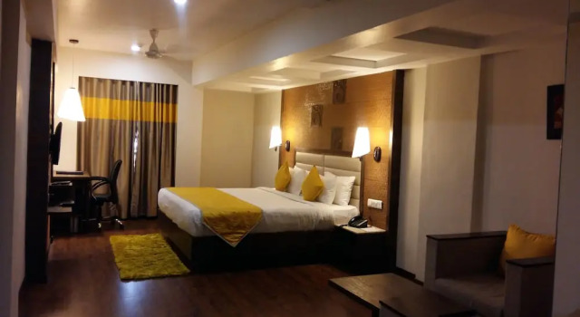Номер Deluxe Pride Biznotel Vadodara