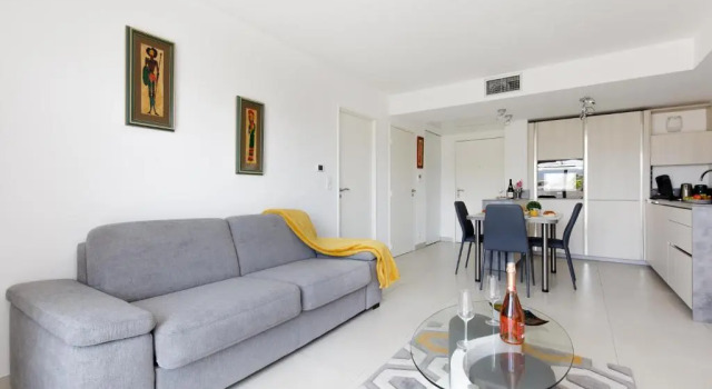 Mandelieu 404 Yourhosthelper (Adults Only), Rezervasyon Daire Mimosa Road otoparklı oteller, Otopark