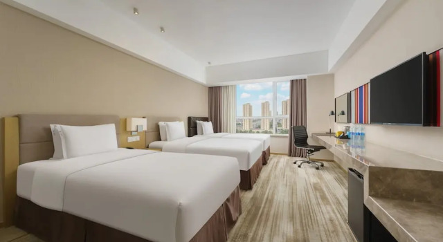 Трёхместный номер Standard Holiday Inn Express Shenyang Tawan by IHG