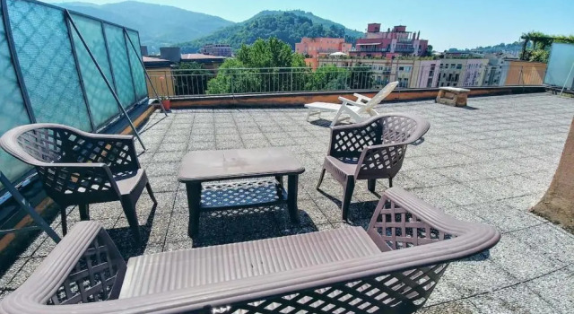 Appartamento con terrazzo zona ospedale civile, Buchen Sie Ferienwohnung Hotels in Brescia mit Parkplatz, Parkplätze