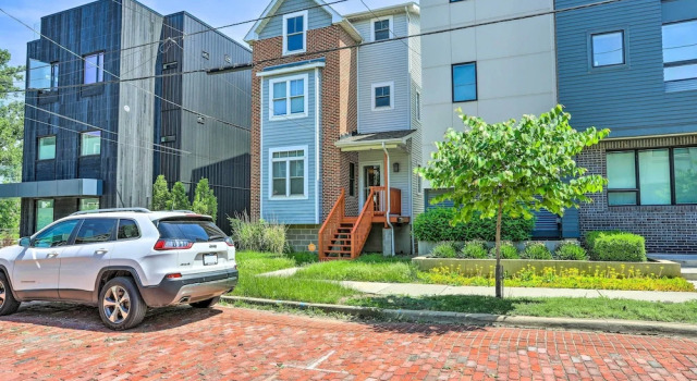 Central Cleveland Gem w/ Direct Skyline View!, Забронировать Дом для отпуска Коттеджи Кливленда, рядом с Оружейная палата Cleveland Gray, Коттедж