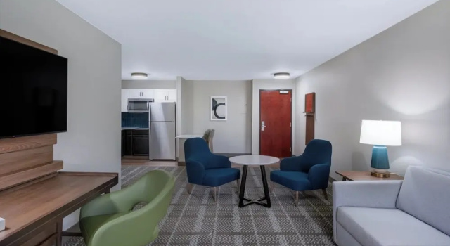 Четырёхместный люкс Staybridge Suites West Des Moines by IHG