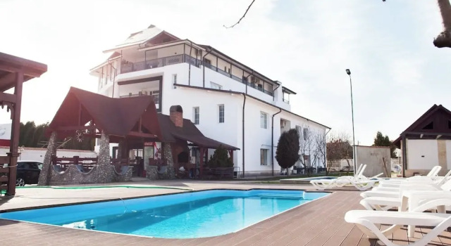 Denta Hotel, Varaa Hotelli Hotellit Carpathians - Romania uima-altaalla, Uima-allas