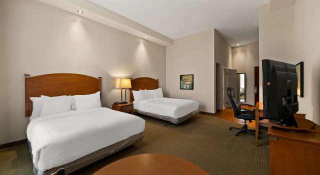 Четырёхместный номер Standard Best Western Plus Orangeville Inn & Suites