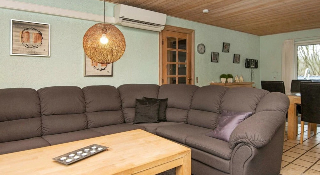 Beautiful Holiday Home in Jutland Denmark With Whirlpool, Rezerwuj Hotel Oksbol Syddanmark