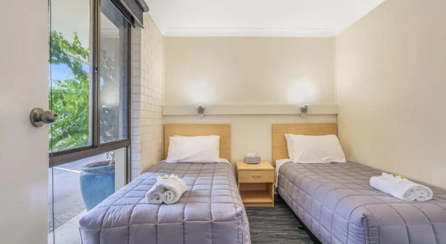 Полулюкс Stagecoach Inn Motel