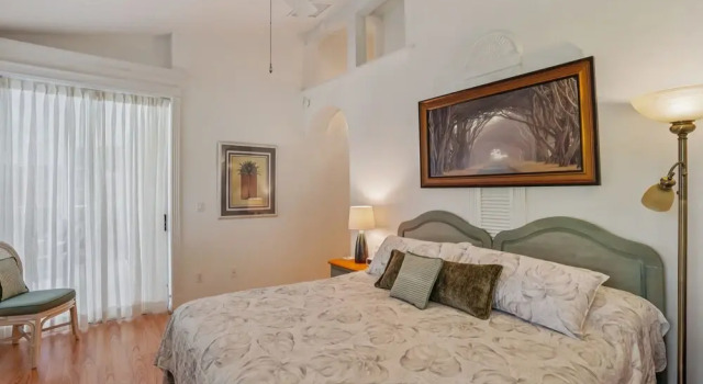 Коттедж Relaxed Tropical Retreat 5 Miles To Beach 3 Bedroom Home