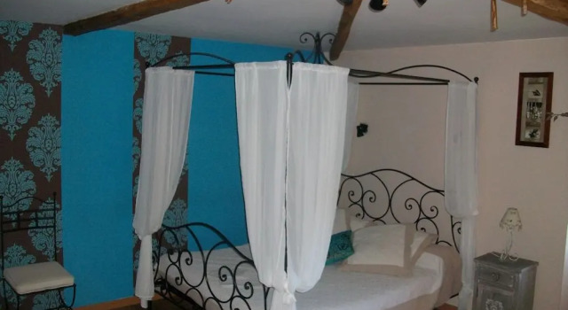 Chambres d'Hôtes Logis des Deux Tours, Book Hotel Vendeuvre-du-Poitou 