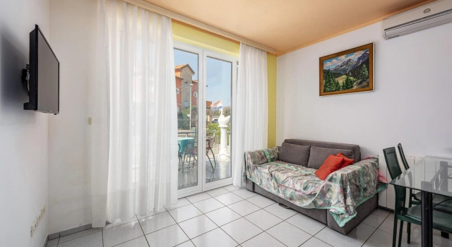 Nice Apartment in Umag With Wifi and 1 Bedrooms