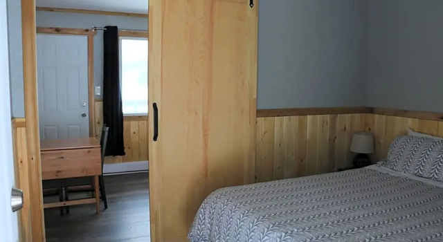 Номер Standard с видом на озеро Jasper Way Inn Resort & Campground