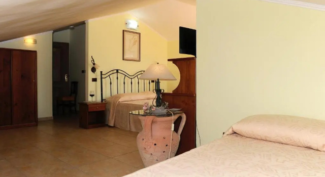 Standard Dreier Zimmer Dachboden Hotel La Cometa