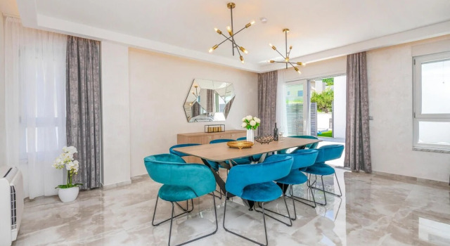Lovely Home In Makarska, Забронировать Отель Отели Велико Брдо с бассейном, Бассейн