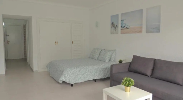 Carihuela Palace Studio 303 Beach Playa, Забронировать Отель Отели Торремолинос с бассейном, рядом с Парафия Архангела Михаила, Бассейн