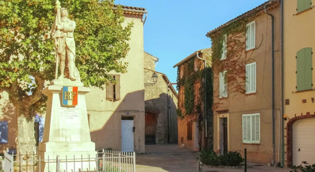 Luxurious Holiday Home in Le Plan-de-la-tour With Pool