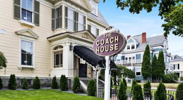 The Coach House, Забронировать Отель Сейлем Норт-Шор