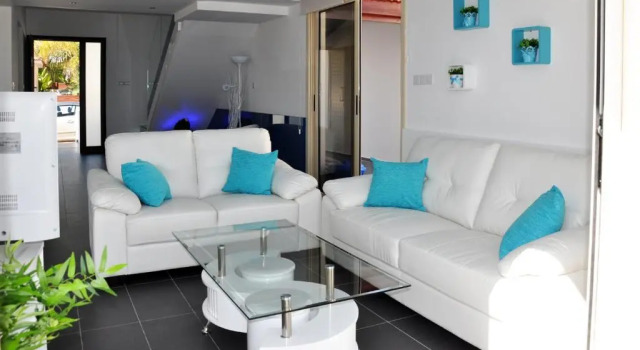 Villa Waves, Book Villa Sommerhuse i Mazotos, Hytte