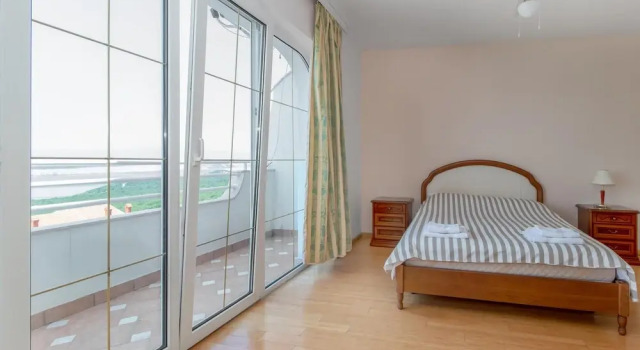 Beautiful Apartment in Dramalj With Wifi and 3 Bedrooms