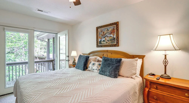 Ellijay Cottage w/ Creek Access & Private Hot Tub!, Rezerwuj Dom wakacyjny Domki letniskowe w Ellijay, Domek