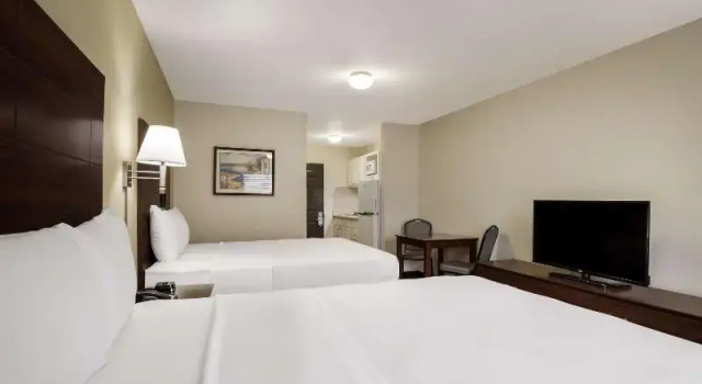 Четырёхместный номер Standard Suburban Studios Denver Central-Arvada
