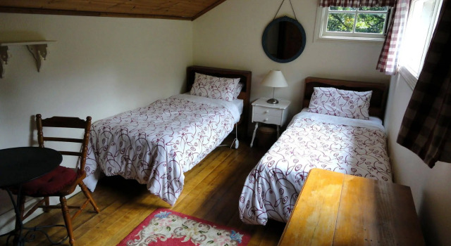 Stones Throw Cottage Bed & Breakfast, Rezerwuj Dom wakacyjny Hotele w Dandenong Ranges z parkingiem, Parking