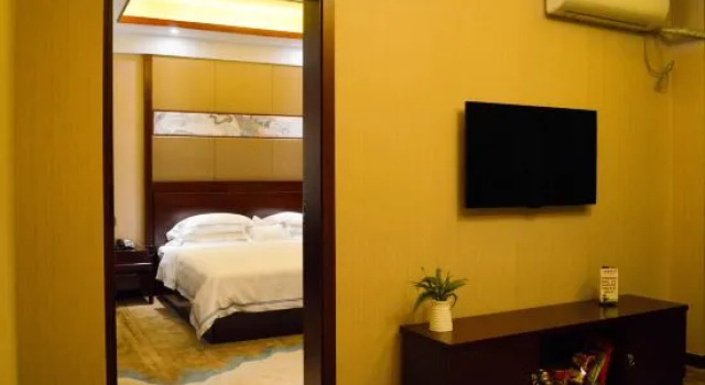 Люкс Deluxe Mangshi Huayou Business Hotel