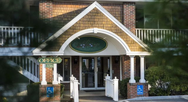 Juniper Hill Inn, Varaa Hotelli Hotellit New England uima-altaalla, Uima-allas