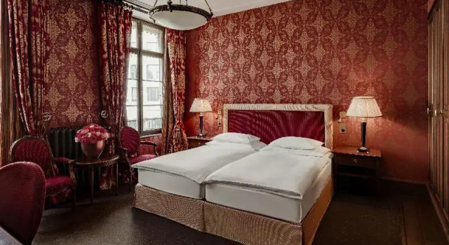 Двухместный номер Standard с балконом и с видом на город Grand Hotel LES TROIS ROIS