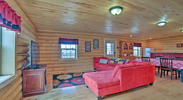 Коттедж Rustic Cabin Near Palisade State Park w/ Deck!