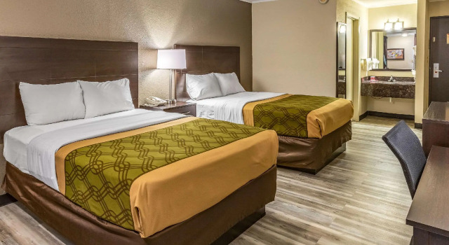 Четырёхместный номер Standard Baymont Inn & Suites by Wyndham Newton IA