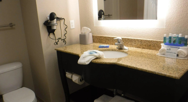 Четырёхместный номер Standard Holiday Inn Express West Jefferson by IHG