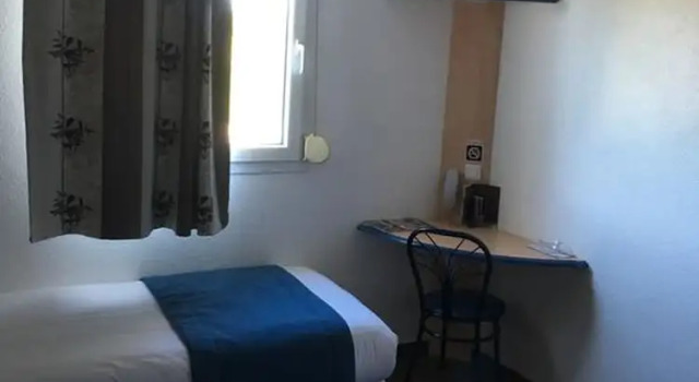 Трёхместный номер Standard Hôtel AKENA Chateaurenard - Parc des Expositions Avignon