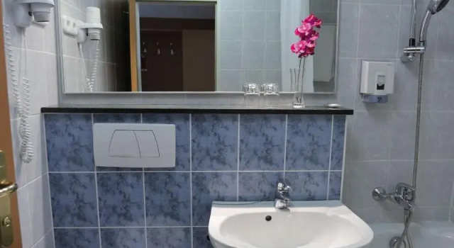 Трёхместный номер Superior с балконом Danubius Hotel Annabella
