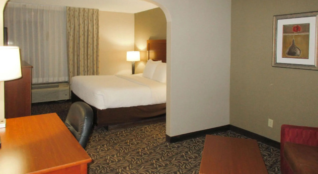 Двухместный номер Standard Clarion Inn & Suites Cortland - University Area