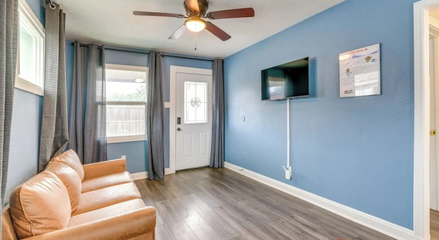 Houston Hideaway! 6 Mi to NRG Stadium & Museums, Book Feriehus Sommerhuse i Houston, Hytte