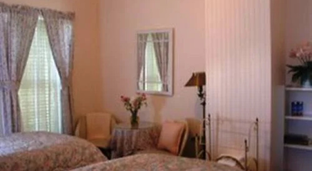 A Victorian Garden Inn, Забронировать Отель Сонома Wine Country - Northern California, рядом с Туристическое бюро округа Сонома-Вэлли