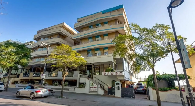 Hotel Bamby, Забронировать Отель Отели Гаттео-а-Маре с бассейном, Бассейн