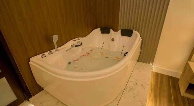 Полулюкс Luxury Night Al Munsiyah