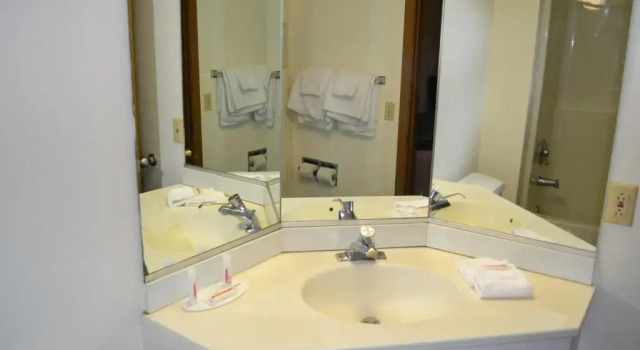 Люкс Travelodge by Wyndham Niagara Falls - New York