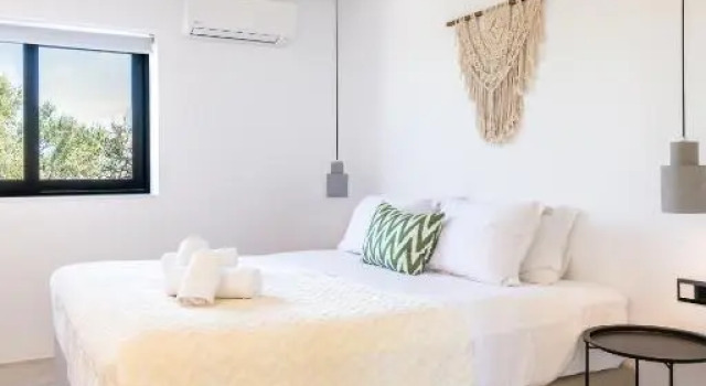 Yalos Mykonos 4 Bedroom Luxury house 5 minute from Ornos Beach w sea & Sunset view