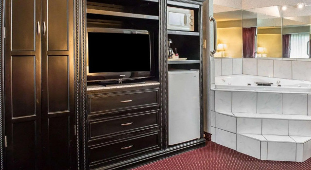 Четырёхместный люкс Quality Inn & Suites Gibsonia - Pittsburgh North