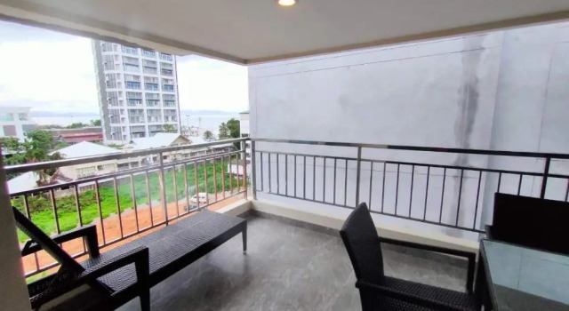 Полулюкс Golden Jomtien Beach Hotel