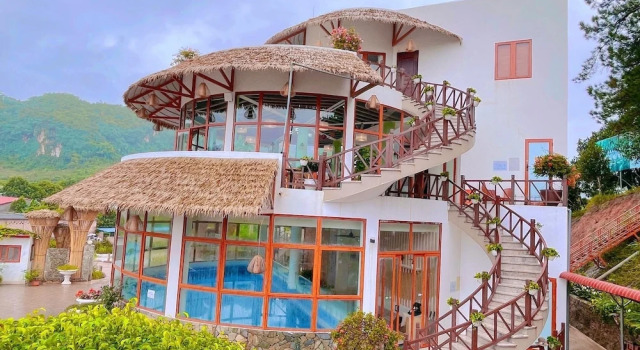 Кровать в общем номере с балконом Mộc Châu Eco Garden