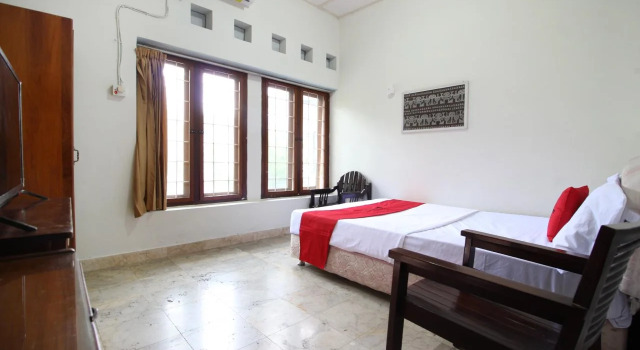 RedDoorz near Sanata Dharma University, Rezerwuj Hotel Sleman Yogyakarta Province