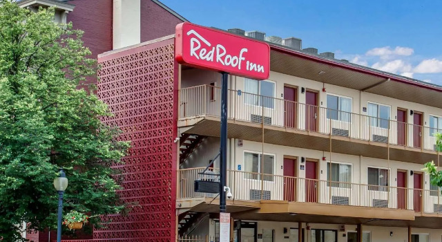 Четырёхместный номер Deluxe Red Roof Inn York Downtown
