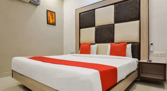 Oyo 60737 Hotel Purple Residency, Varaa Hotelli Zirakpur Haryana