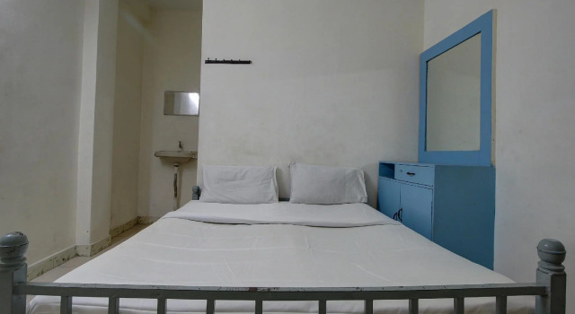 SPOT ON 43676 Sri Om Muruga Lodge, Забронировать Отель Отели штата Тамилнада с парковкой, Парковка