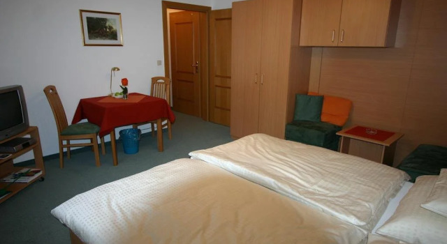 Gstehaus Andrea, Đặt Khách sạn Hinterbruhl Wienerwald
